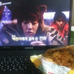 [EXO] 나 아파서 엄마가 학교 빠지라고 하시길래