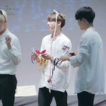 [방탄소년단] <b>머리띠</b> 장수 꾸꾸