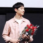 로즈데이에 나타난 <b>분홍</b>꽃남