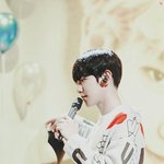 [백현] 큥일파티때  백현표정이