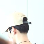 [백현] 백현이 뒷 <b>목덜미</b> 왜이래?