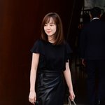 <b>백옥</b> 피부가 돋보이는 블랙룩