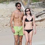 남친과 <b>해변</b>데이트 즐기는 엠마 왓슨