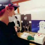 [EXO] 생일조공<b>액자</b> 걸어놓은거 존귀ㅋㅋㅋㅋㅋㅋㅋ