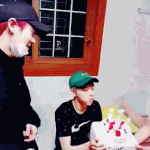 [EXO] 준면이 <b>케잌</b>부는 움짤가져옴