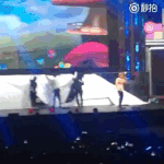 [EXO] 백혀나 <b>애교</b> 좀 부려봐라