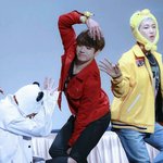 [방탄소년단] 즌증국 얼굴이 작은거야 손이 큰거야