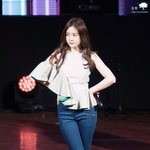 손나은 반전뒤태