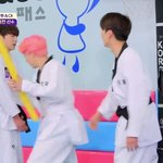 [댓글부탁해] 동생들에게 폭력 행사하는 김진우 (<b>feat</b>. 퍽퍽소리...