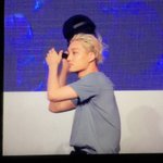[카이] 종인이 머리 이렇게 밀리고도 잘생길일?