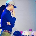 [EXO] 이거 팬 모자골라줄려고 이러는거래ㅜㅜ