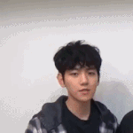 [백현] 백혀니 싸늘눈빛에 <b>볶음머리</b>