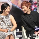 [EXO] 시우민은 "왜그러세요 누나"라고 <b>앙탈</b>을 부렸다.