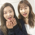 커플 티셔츠로 우정 과시하는 여돌?!