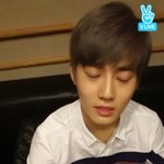 [EXO] 야 그런데 사람이 앉으면 <b>보통</b> 허벅지 조카 커보여야하는거아님...