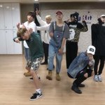 [방탄소년단] 어어 아무리생각해도 <b>호석</b>이 신발