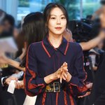 <b>버버리</b>를 입은 김민희와 유아인