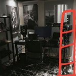 [방탄소년단] 빼박 김남준 피규어 넣으려고 <b>장식장</b> 장만한듯