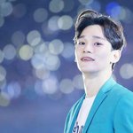 [EXO] 첸 어제 <b>레드카</b>펫 기사보고 잘생겼다 그랬는데