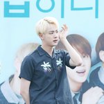[방탄소년단] 땀 닦는 모습은 <b>나노</b> 단위로 봐야돼
