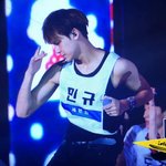 [드루와] 팬들 못 보는 리허설 때 <b>왼손</b> 약지에 반지 낀 아이돌