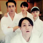 [EXO] 망스트 단체로 <b>샤워</b>가운입고 방송중