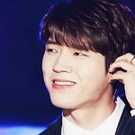 [인피니트] 그 <b>우현</b>이 드콘때 팬들 떼창들으러고 인이어빼는움짤