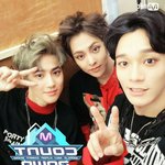 [EXO] 아니 나 다른가수들이 대기실에서 <b>엑소무대</b>볼생각하니깐 조카신남