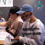[방탄소년단] 휴지보고 웃는 김태형.<b>jpg</b>