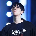 <b>베일</b> 듯한 男돌의 날렵한 턱선