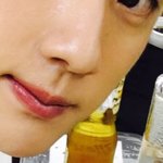 [방탄소년단] <b>석진이</b> 볼에 붙어있는거같아ㅠㅠㅜㅜㅜ