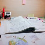 [댓글부탁해] 자기<b>책상</b>? 독서실<b>책상</b>사진찍은거 공유하자!