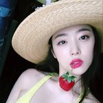 몸매까지 가진 글래머 <b>설리</b>.jpg