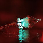 어둠 속에서 빛나는 주얼리들