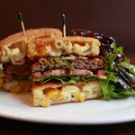 칼로리는 <b>뒷전</b>인 독특한 햄버거