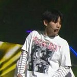 [EXO] <b>무릎</b>에 핑크색이네