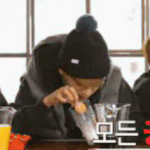 [EXO] <b>우유</b>에 찍어먹기 힘들지..