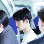 [시우민] 맨날 무대백현만 보다 생백현 보면 <b>우유</b>같아