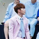 [세븐틴] 부승관 무릎팍에 복숭아좀 보세여