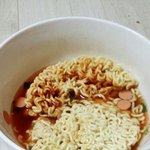 [EXO] 시1발.. 엄마아빠 깰까봐 그릇에다가 다 넣고 책으로...