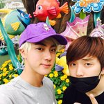 [방탄소년단] 오늘 석진이가 입은 <b>회색티</b>ㅋㅋㅋ