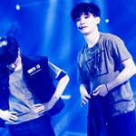 [CHEN] 사진 뜬거 예쁘다
