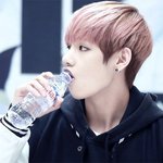 <b>생수</b> 1병으로 광고 찍는 男돌