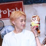 [EXO] 시우민 옆에 밍<b>구리</b> 기사짤 ㅋㅋㅋㅋㅋ