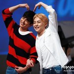 [EXO] 훈훈한 <b>투</b><b>샷</b>이다