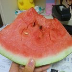 [댓글부탁해] 추가)아빠한테 <b>수박</b> 한 조각만 달라 했는데...