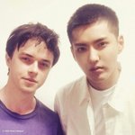 [EXO] __ ㅠㅠㅠㅠㅠㅠㅠㅠ 조카 데뷔쇼케이스보는데