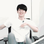 [EXO] 이거 조카 학교축제<b>전날</b>에 같이 남아서 준비하는거같음