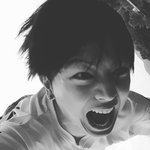 [엔터톡] 최초인듯한 <b>번지</b>점프중 셀카찍는아이돌.jpg