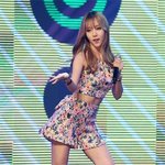 허벅지 붙을 틈 없는 女돌 다리